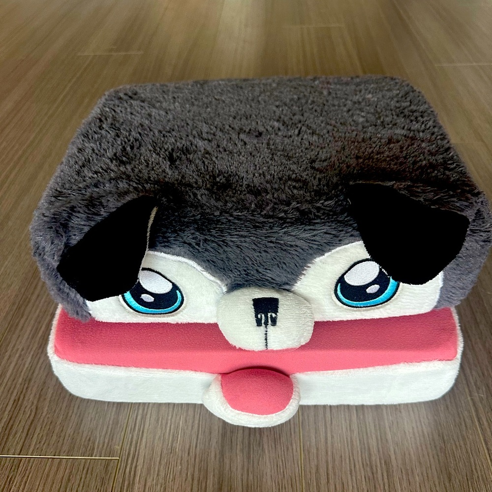 Kids husky dog Pillow Cube. Lightly used, great condition.